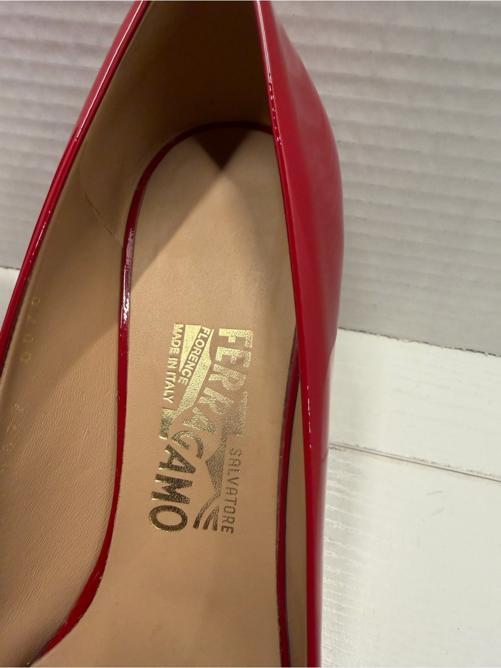 Salvatore Ferragamo CARLA 70 Patent Ribbon Pump Red 9-1/2 C - Picture 3 of 16